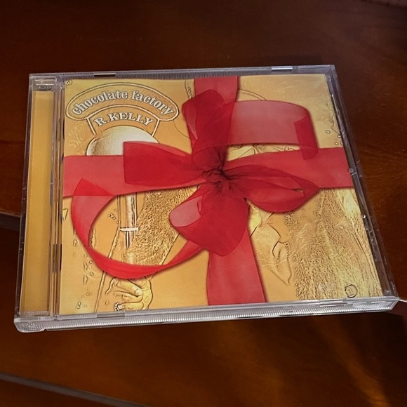 EUC Chocolate Factory CD #5 by recording artist R. Kelly, released February … - Picture 2 of 4